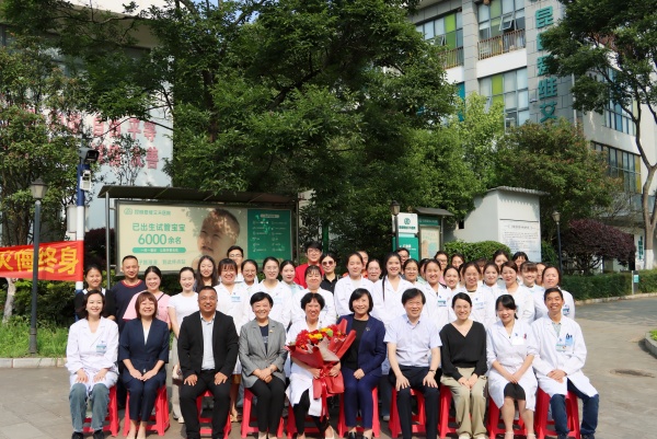 仁心十载,荣光共鉴 | 热烈祝贺龙燕院长入职十周年!