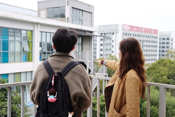 携手高校,共筑桥梁 | 昆明爱维艾夫医院与云南大学外国语学院探索国际化医疗服务合作新篇章